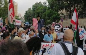 تجمع لبنانی‌ها در مقابل سفارت فرانسه