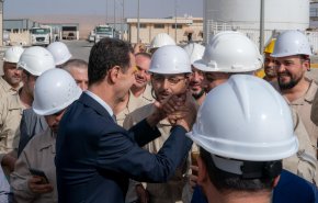شاهد..الرئيس السوري يزور معمل غاز جنوب المنطقة الوسطى
