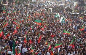 د‌ومین تظاهرات بزرگ مخالفان دولت پاکستان؛ آغاز راهپیمایی حامیان عمران‌خان به سوی پایتخت