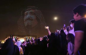 شاهد/بعد الرقص والتحرش.. سعودي متشبه بالنساء في موسم الرياض!