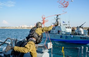 بحرية الاحتلال تعتقل 4 صيادين في بحر غزة
