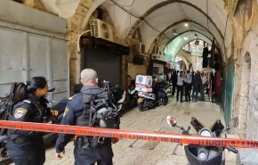 شاهد.. مراسل العالم يكشف تفاصيل عملية الطعن في القدس المحتلة 