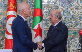 الرئيس الجزائري: متمسكون بشراكة استراتيجية مع تونس