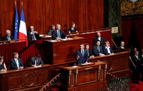 البرلمان الفرنسي يرفض التصويت على حجب الثقة عن الحكومة

