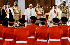 انتقادات لزيارة البابا للبحرين وردود فعل على دعوته احترام الحرية الدينية