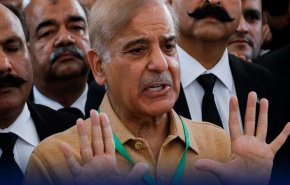 رئيس الوزراء الباكستاني يتعهد بالاستقالة والاعتزال 