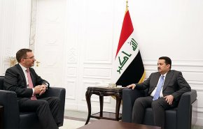 رئيس وزراء العراق يستقبل السفير البريطاني لدى بغداد