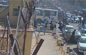 روایت شاهد عینی از حادثه حمله با اتوبوس به کلانتری ۱۶ زاهدان+فیلم