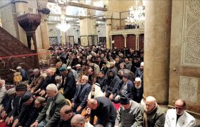 بالصور.. الآلاف يلبون نداء الفجر العظيم في المسجد الأقصى المبارك و الضفة