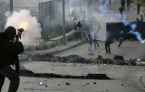 شاهد..إصابات بمواجهات مع الاحتلال واعتداءات للمستوطنين في الضفة