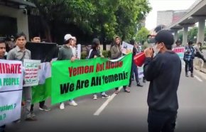 شاهد.. وقفة احتجاجية امام سفارة السعودية في جاكرتا احتجاجا على العدون على اليمن