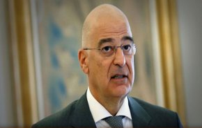 وزير خارجية اليونان يرفض النزول من طائرته في مطار طرابلس ويعود إلى بلاده