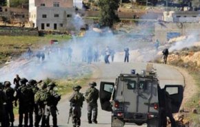 طولكرم: إصابة عشرات الطلبة خلال مواجهات مع الاحتلال بمحيط الجامعة