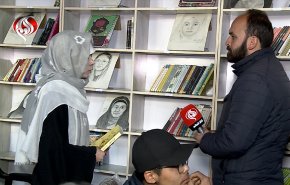طالبات أفغانيات ناجيات من انفجار ارهابي يؤسسن مكتبة 