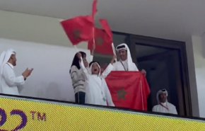 شاهد.. أمير قطر يحتفل بتأهل 