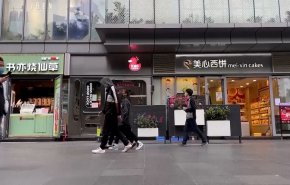 السلطات الصينية تبدأ في تخفيف قيود كورونا في بعض المدن + فيديو