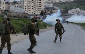 اندلاع مواجهات عنيفة بين شبان فلسطينيين وقوات الاحتلال في نابلس