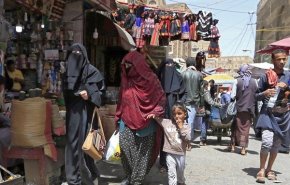 شاهد.. يمنية تشكو الوضع المعيشي في بلادها بسبب الحرب