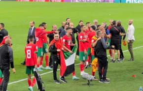 سجده شکر بازیکنان مراکش و خوشحالی هواداران پس از پیروزی مقابل پرتغال+ویدیو
