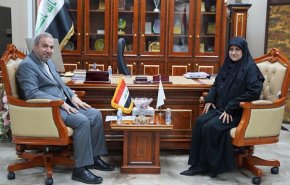 السفير الايراني في بغداد يسلم وزيرة الاتصالات العراقية دعوة لزيارة طهران
