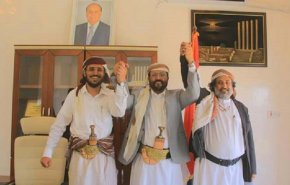 سلطان العرادة وأمين العكيمي مازالا قيد الاحتجاز.. رغم خدمة العدوان على اليمن