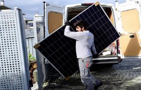 بعد ارتفاع أسعار المحروقات.. الإسبان يلجأون للألواح الشمسية