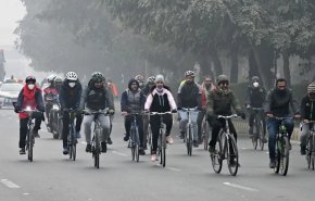 حملة في باكستان لإقناع الناس بركوب الدراجات بدلاً من السيارة