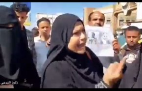 واکنش احساسی زن یمنی در انتقاد از غارت ثروتهای نفتی کشورش توسط ائتلاف متجاوز+فیلم
