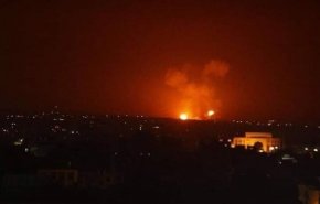 واکنش پدافند هوایی سوریه به اهداف متخاصم در آسمان دمشق/ شهادت 2 نظامی و توقف فعالیت فرودگاه دمشق

