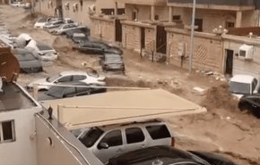 سيول السعودية وقوارب في الشوارع 