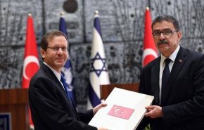 رئیس رژیم صهیونیستی استوارنامه سفیر ترکیه را تحویل گرفت