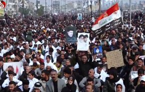 الآلاف من انصار التيار الصدري يؤدون صلاة الجمعة الموحدة
