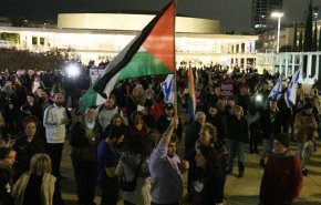 عشرات الآلاف يتظاهرون في تل أبيب ضد حكومة نتنياهو اليمينية