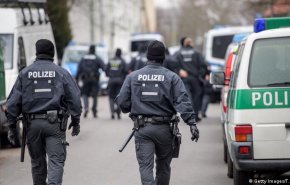 ألمانيا.. الشرطة تفرق بالقوة مظاهرة لنشطاء حماية البيئة

