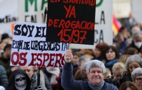 تظاهرات ده‌ها هزار نفری در مادرید در اعتراض به وضعیت وخیم بهداشت عمومی