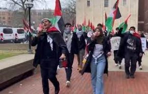 فریاد دانشجویان همزمان با حضور «کامالا هریس»: حمایت از اسرائیل را متوقف کنید 