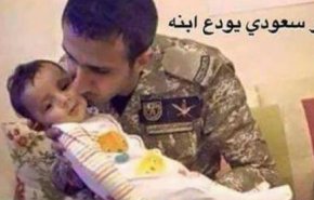 طيار سعودي يودع ابنه الصغير ليشارك في مهمة قتل اطفال اليمن!