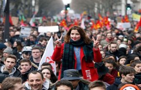 احتجاجات ضخمة في فرنسا ضد مشروع رفع سن التقاعد إلى 64 عاما 