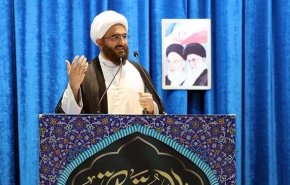 خطيب جمعة طهران: حرس الثورة الاسلامية الحصن المنيع لايران الاسلامية وقوتها
