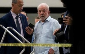 الرئيس البرازيلي يقيل قائد الجيش وسط مخاوف من تهديدات الديمقراطية