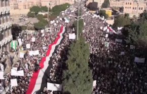 تظاهرات گسترده یمنی ها در محکومیت جنایت سوزاندن قرآن در سوئد