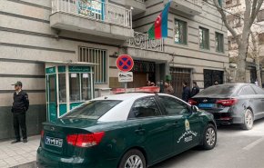 لدوافع شخصية .. مسلح يهاجم السفارة الإذربيجانية في طهران + فيديو
