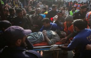 عشرات القتلى والمصابين بتفجير داخل مسجد في بيشاور بباكستان
