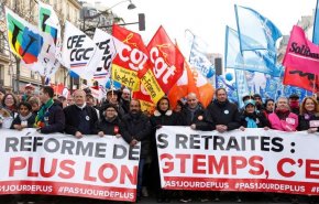 شاهد.. اضراب عام يشل القطاعات الحيوية في فرنسا