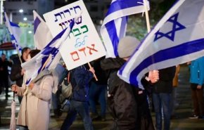 عشرات آلاف الإسرائيليين يحتجون على الاصلاحات القضائية في تل ابيب 

