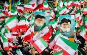 مسيرات حاشدة تعم إيران والعاصمة طهران في ذكرى انتصار الثورة