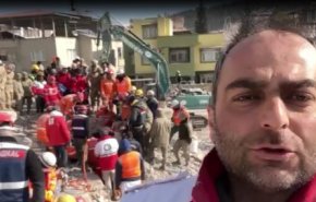  نجات معجزه‌آسای پدر و دختر خردسال بعد از ١٣٠ ساعت از زير آوار در ترکیه+ویدیو