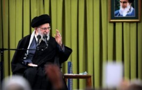 قائد الثورة الاسلامية يستقبل مسؤولي النظام وسفراء الدول الإسلامية 