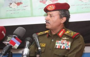 وزير الدفاع اليمني يدعو تحالف العدوان إلى اغتنام الفرصة قبل فوات الأوان