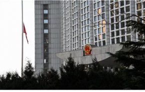 بكين تدعو لحوار بين كييف وموسكو وتحذّر من استخدام السلاح النووي.. وواشنطن ترد